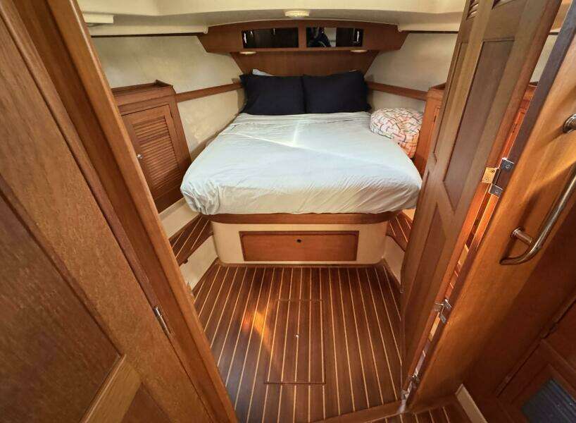 2004 Island Packet 360 Hardtop Express Cruiser