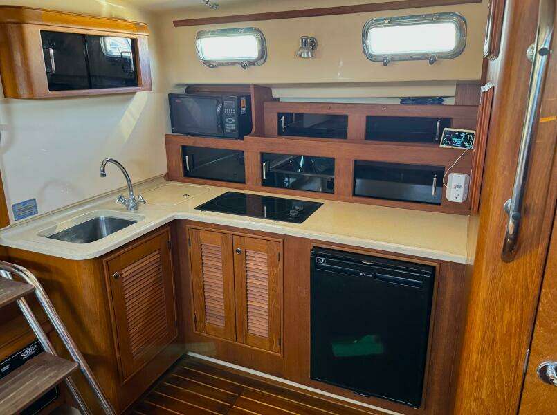 2004 Island Packet 360 Hardtop Express Cruiser