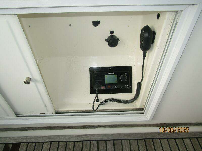 42' Grand Banks flybridge VHF