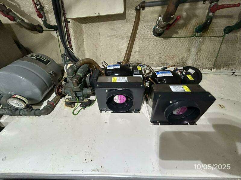 42' Grand Banks refrigeration system