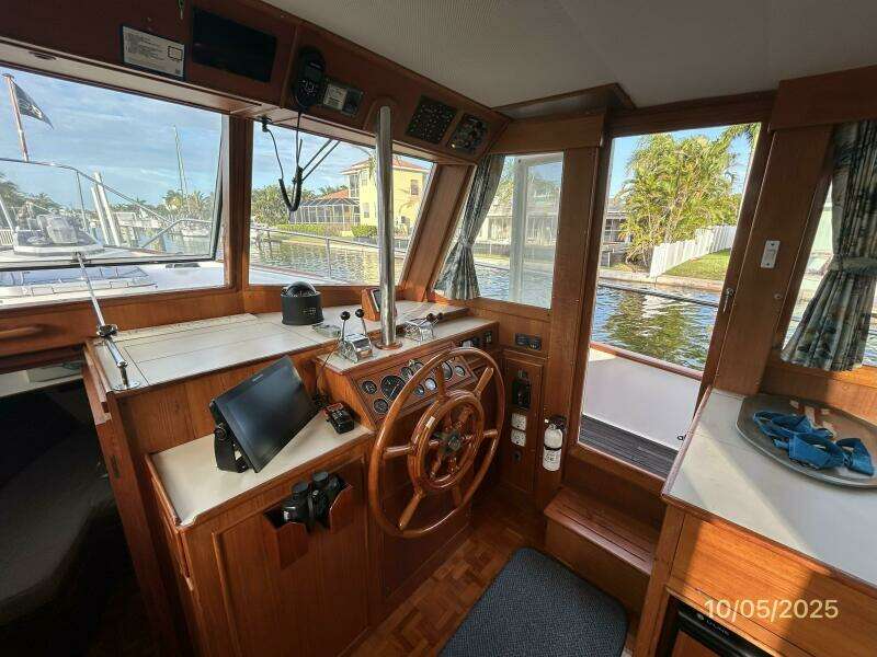 42' Grand Banks lower helm1