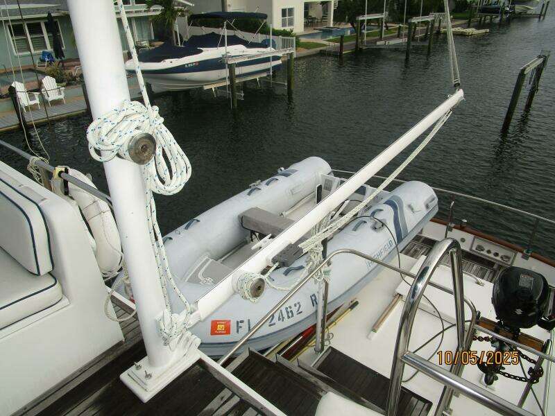 42' Grand Banks mast & boom davit