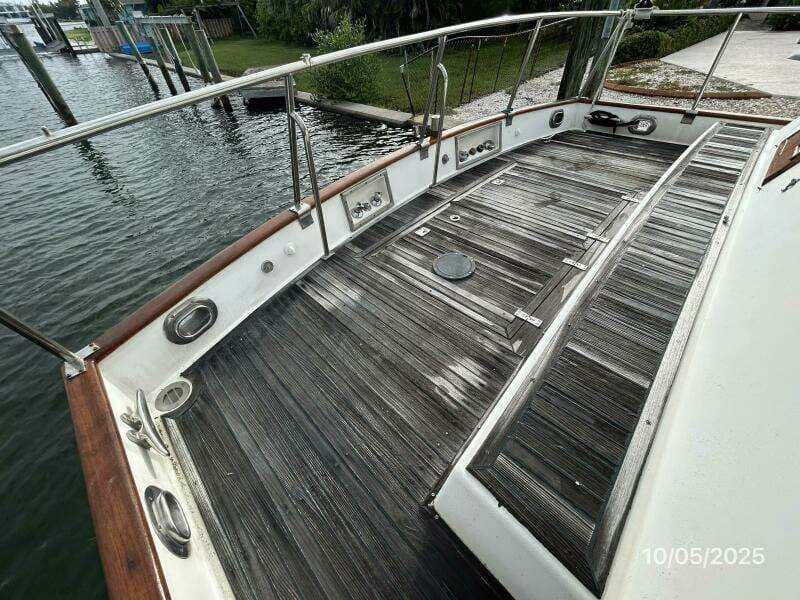 42' Grand Banks aftdeck2