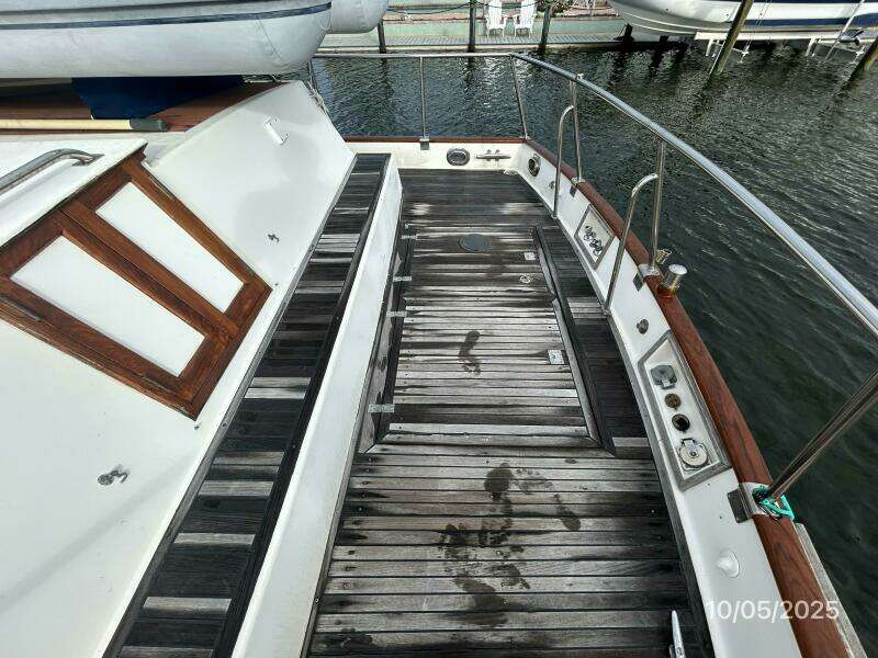 42' Grand Banks aftdeck starboard