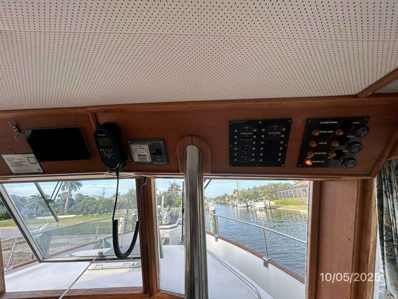 42' Grand Banks lower helm overhead electronics