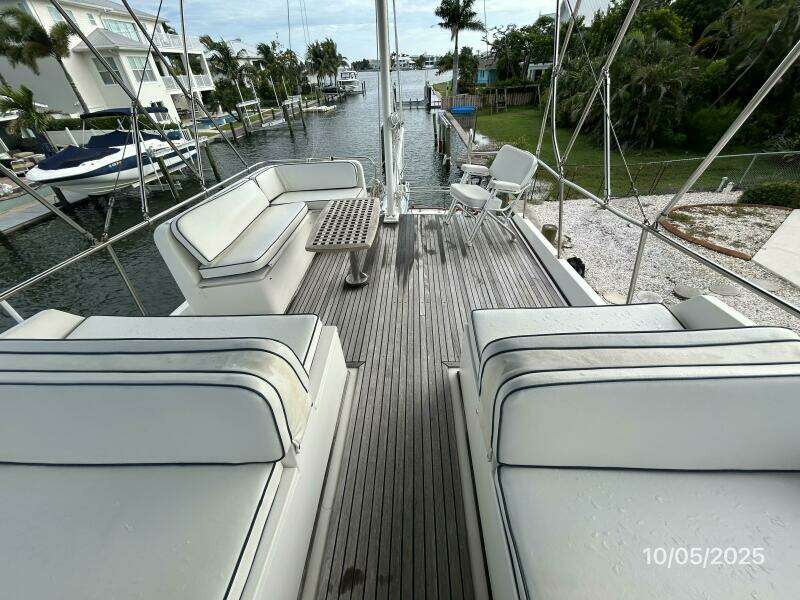 42' Grand Banks flybridge aft