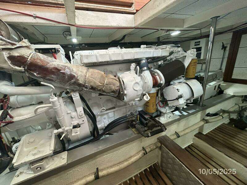 42' Grand Banks port main engine3