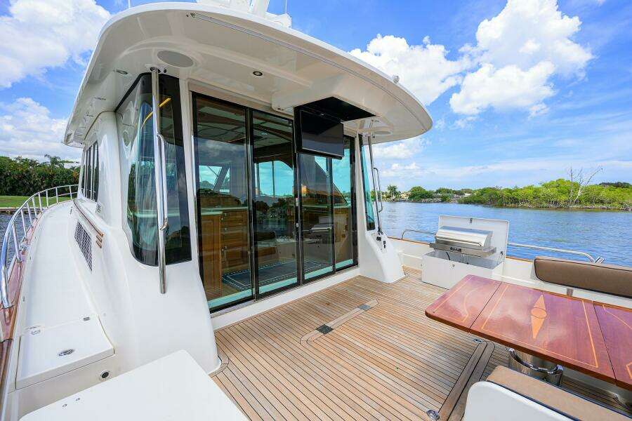 Aft Deck Seating & Salon Entrance