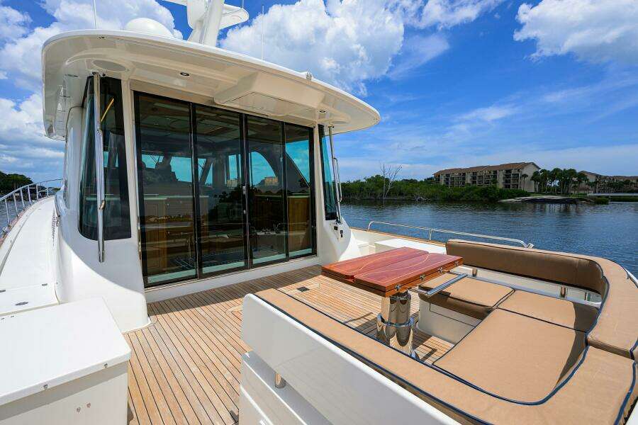 Aft Deck Seating & Table