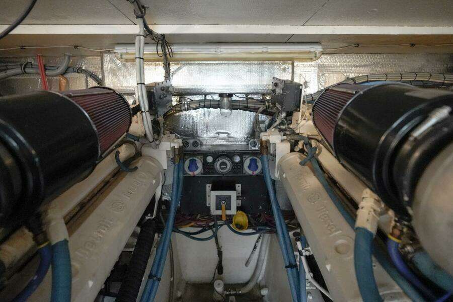 1994 Hatteras 46 Convertible- CHANGE ORDER- Engine Room