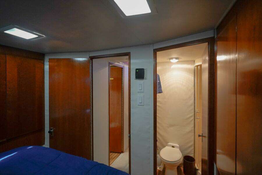 1994 Hatteras 46 Convertible- CHANGE ORDER- Master Stateroom