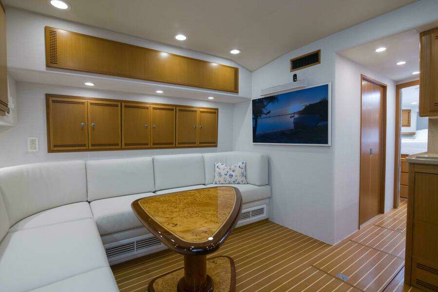 Salon with Seating & Table