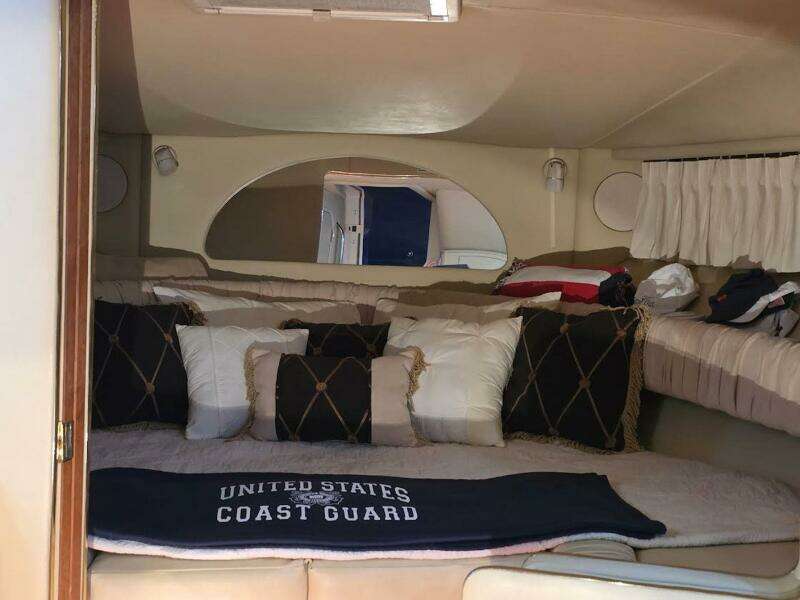 2000 Sea Ray 330 Express Cruiser