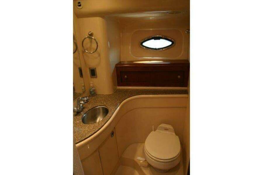 2005 Meridian 411 Sedan