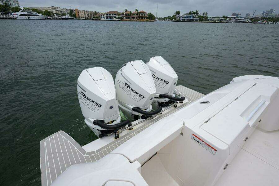 Intrepid 41 - Mercury Engines