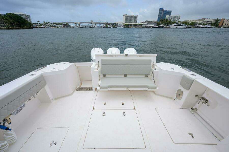 Intrepid 41 - Cockpit Seating