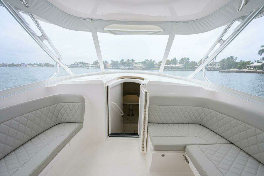 Intrepid 41 - Bow Seating