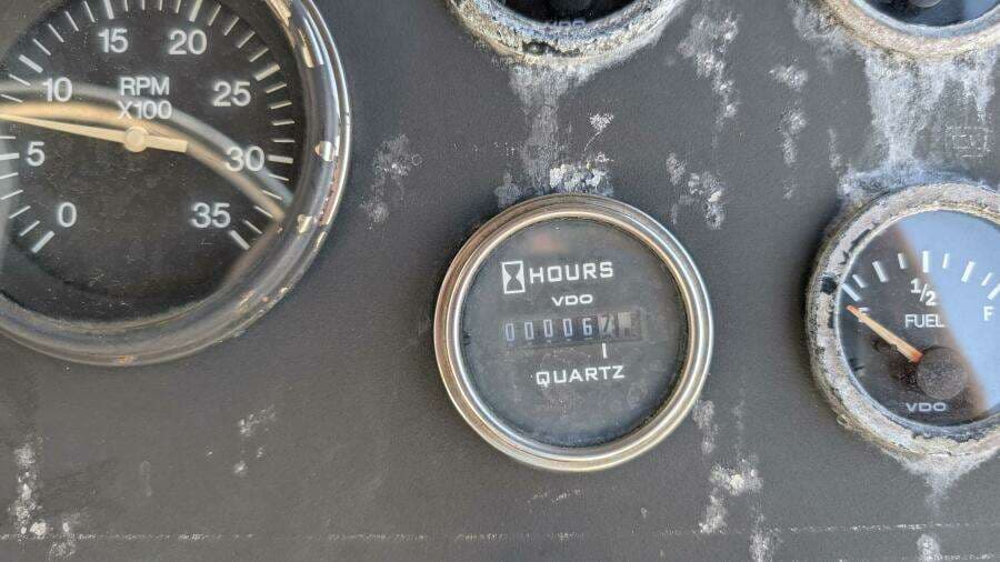 1994 Carver 370 AFT CABIN