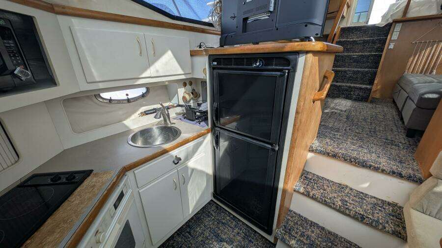 1994 Carver 370 AFT CABIN