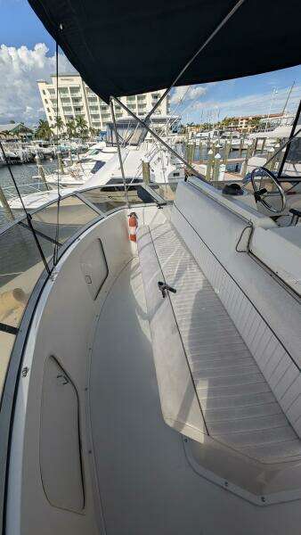 1994 Carver 370 AFT CABIN