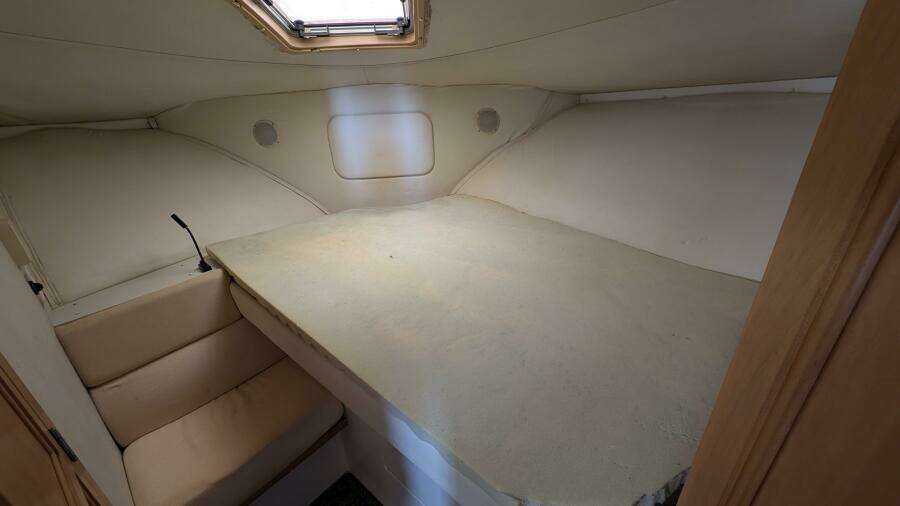 1994 Carver 370 AFT CABIN