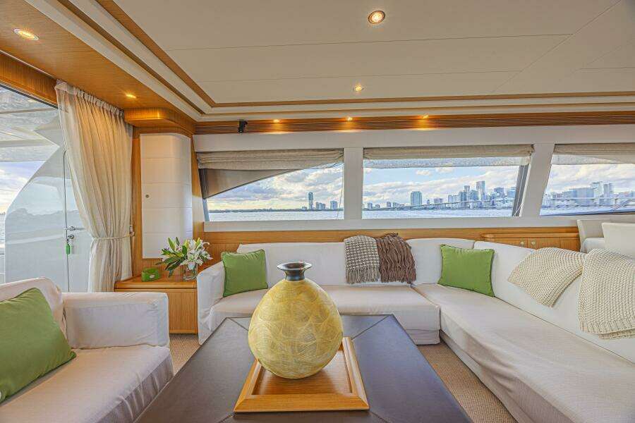 2011 Ferretti Yachts 830