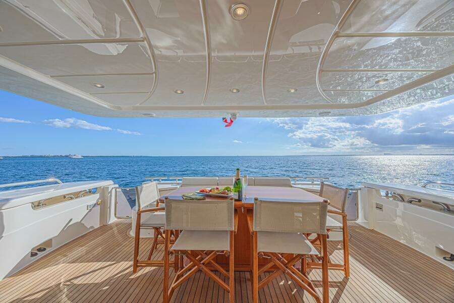 2011 Ferretti Yachts 830