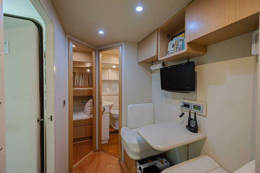 2011 Ferretti Yachts 830