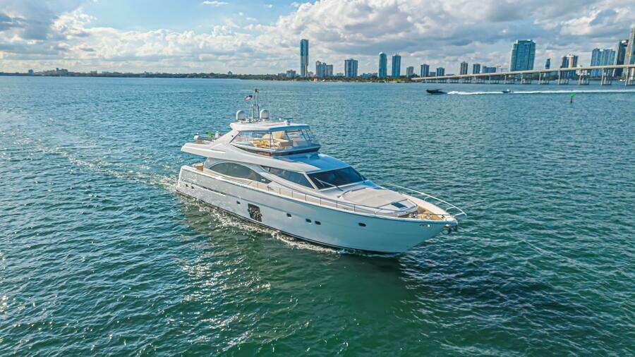 2011 Ferretti Yachts 830