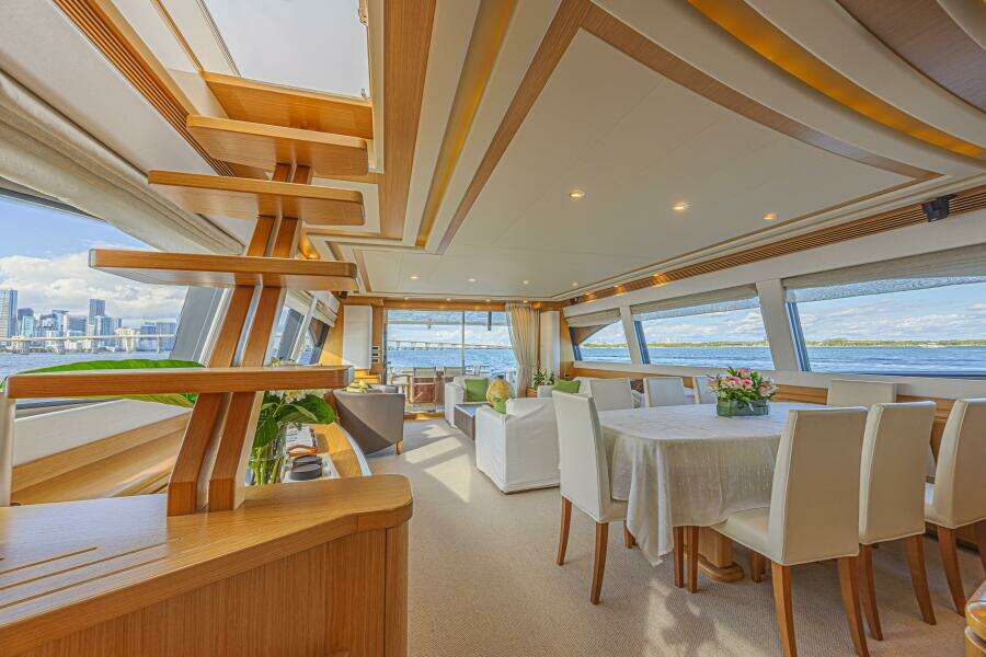 2011 Ferretti Yachts 830