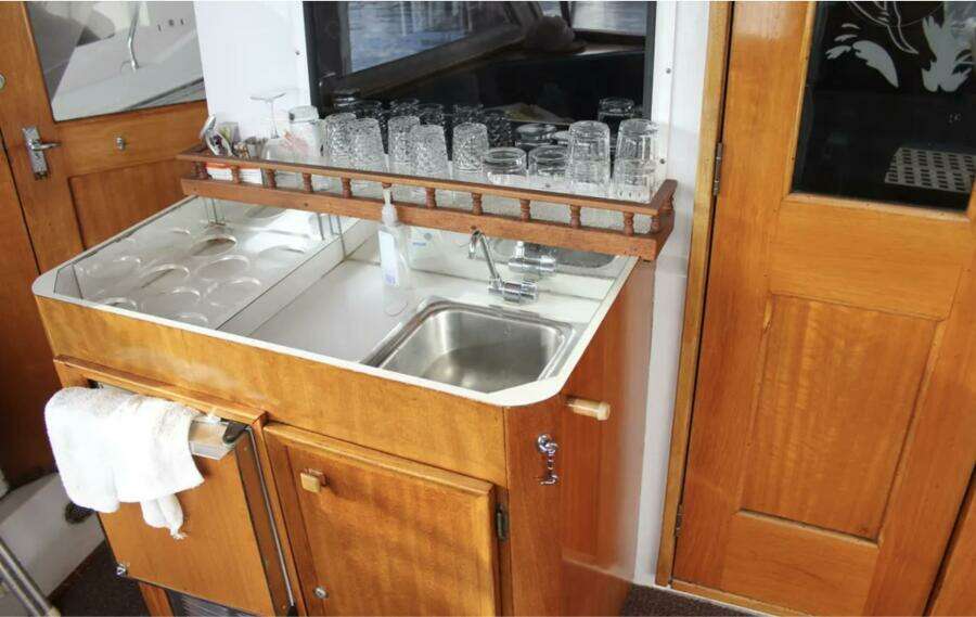 1974 Hatteras 58 Yachtfish