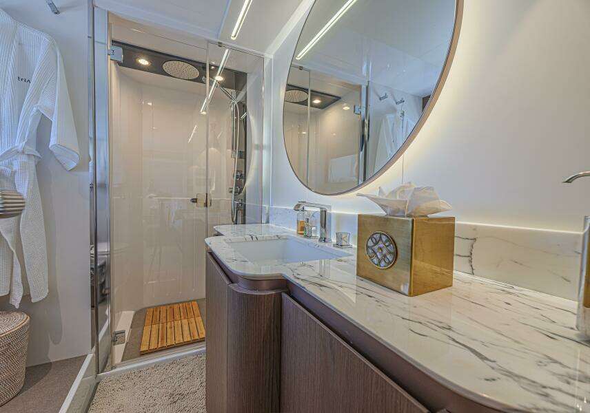 2022 Azimut Magellano 66