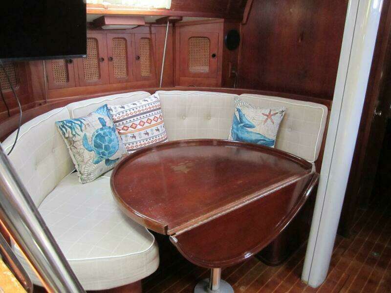 1985 Endeavour 38 CC