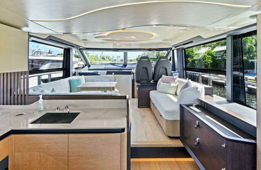 2025 Absolute 52 Fly