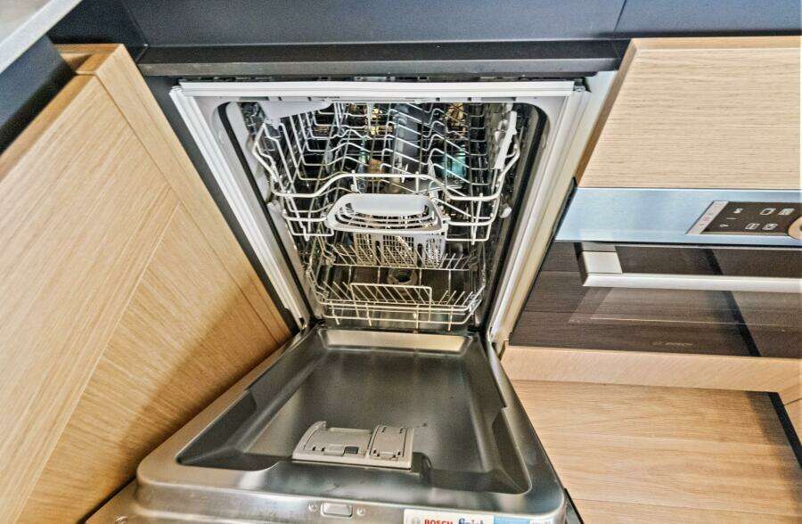 2025 Absolute 52 Fly