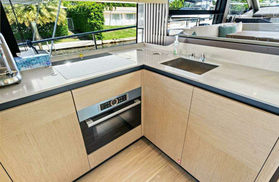 2025 Absolute 52 Fly