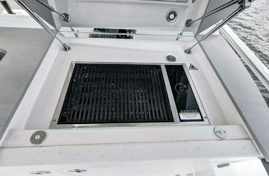 2025 Absolute 52 Fly