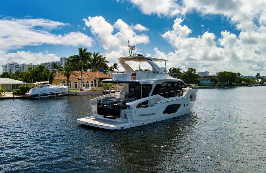 2025 Absolute 52 Fly