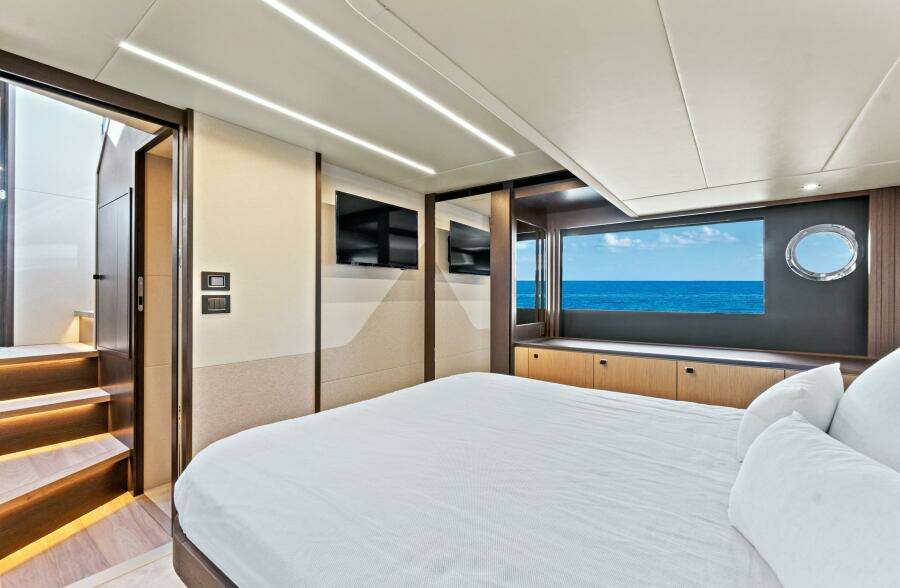 2025 Absolute 52 Fly