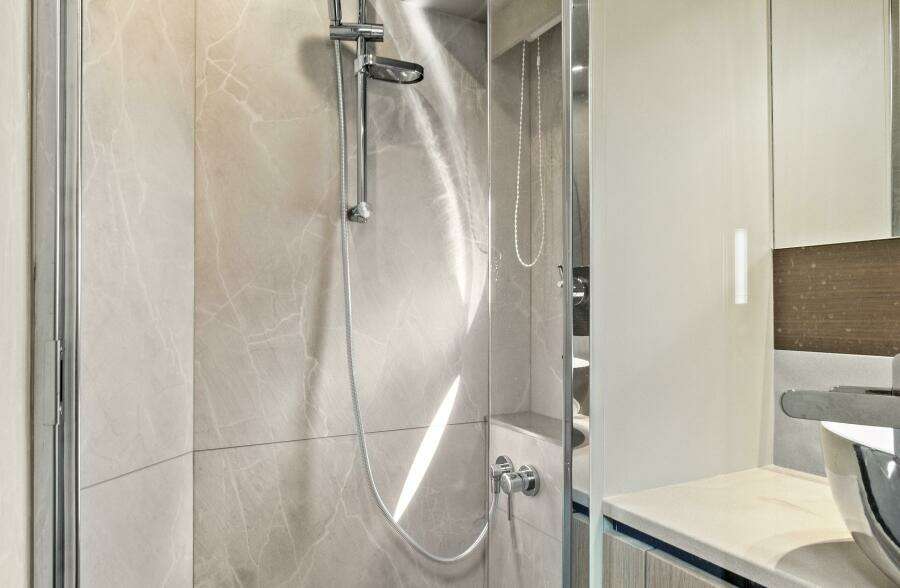 2025 Absolute 52 Fly