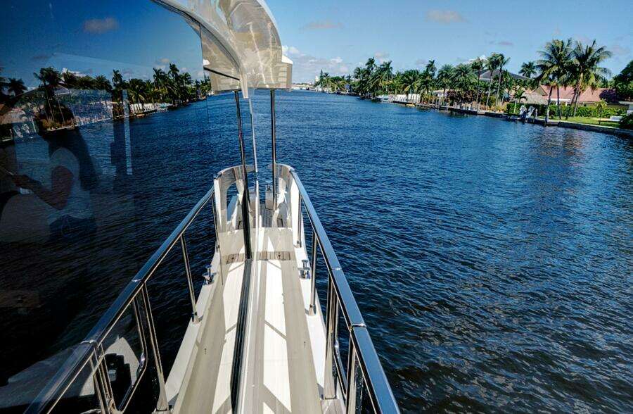 2025 Absolute 52 Fly