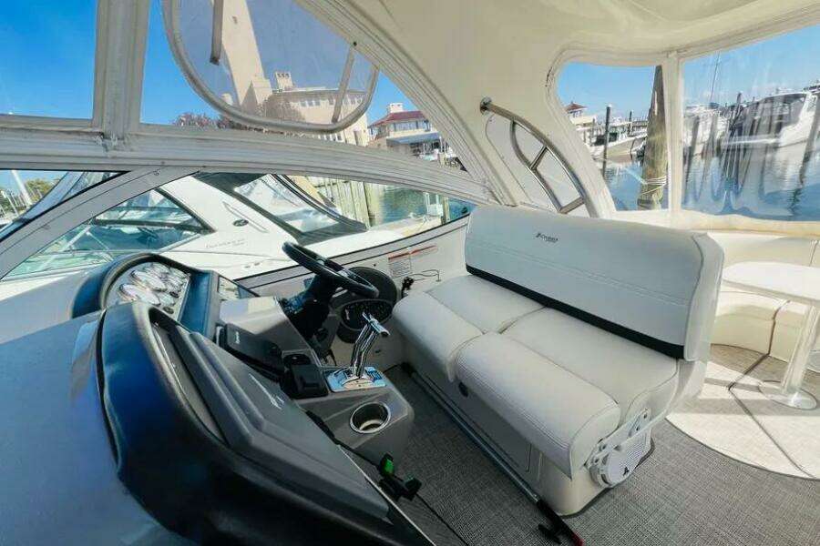 2006 Cruisers Yachts 420 Express