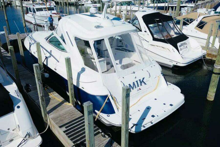 2006 Cruisers Yachts 420 Express
