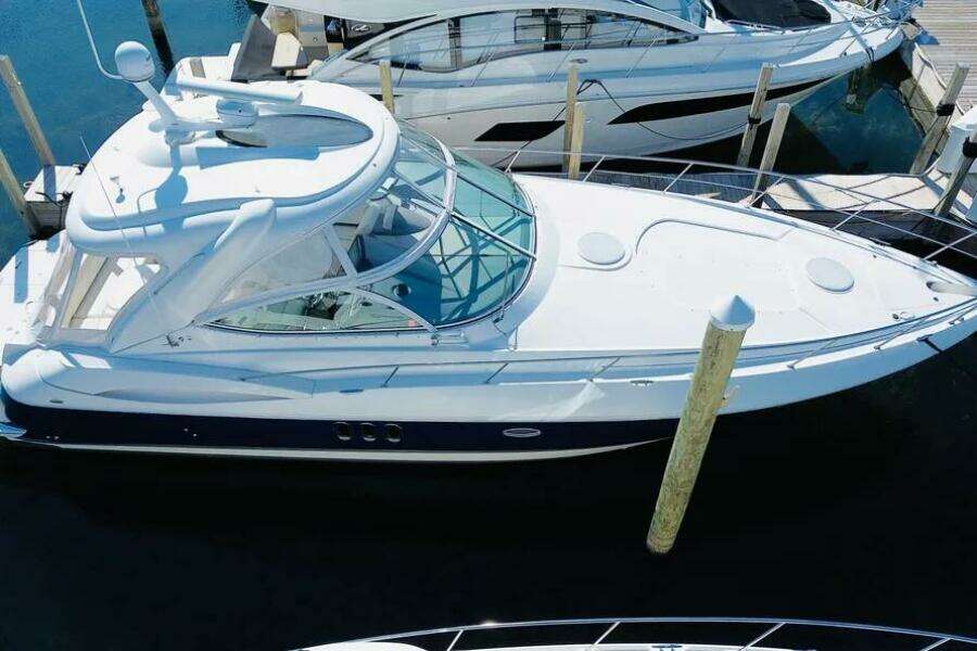 2006 Cruisers Yachts 420 Express