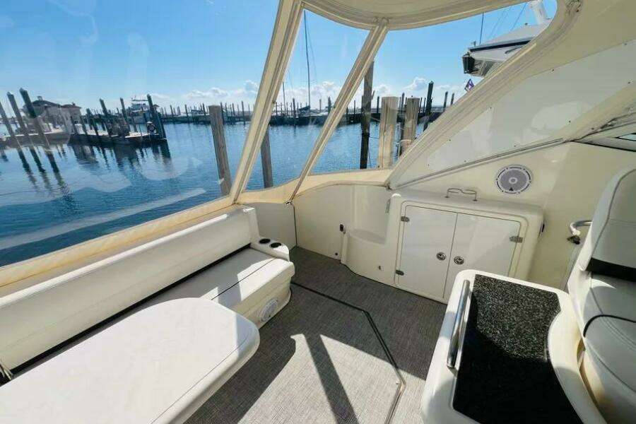 2006 Cruisers Yachts 420 Express