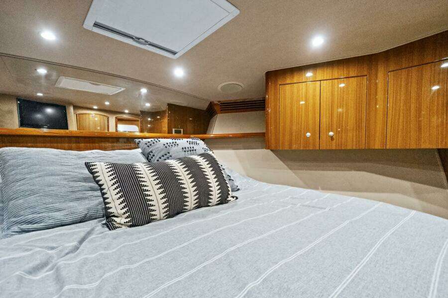 2008 Viking 74 Enclosed Bridge