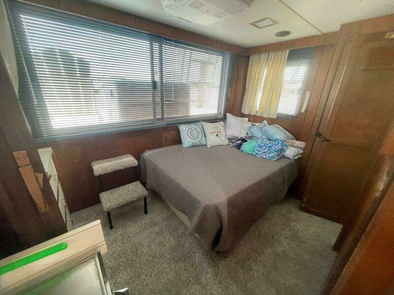 1991 Gibson 37 Standard Houseboat