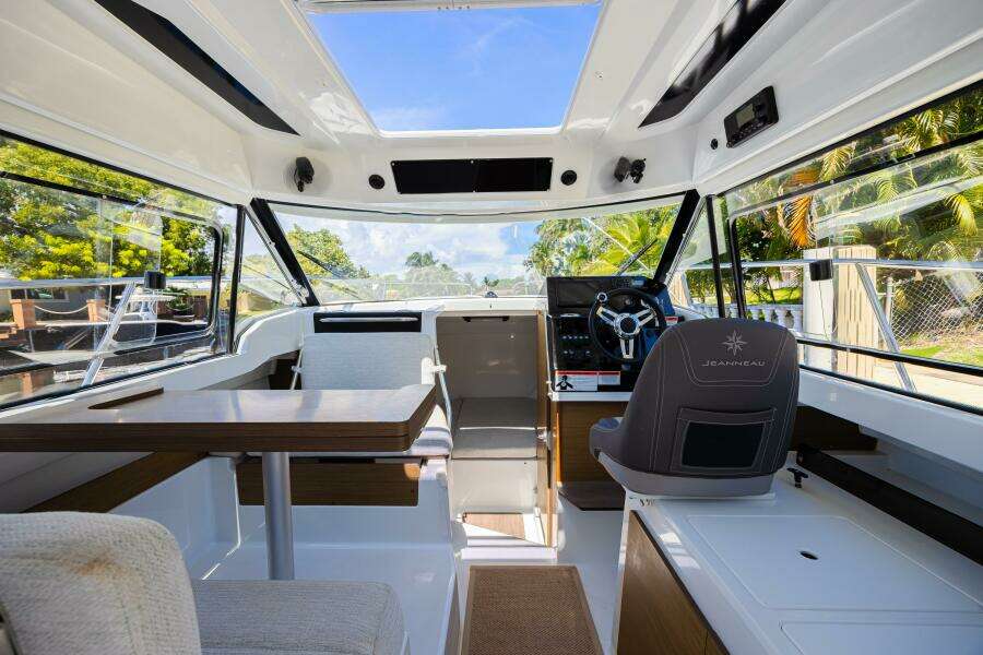 2022 Jeanneau NC 795 Series 2