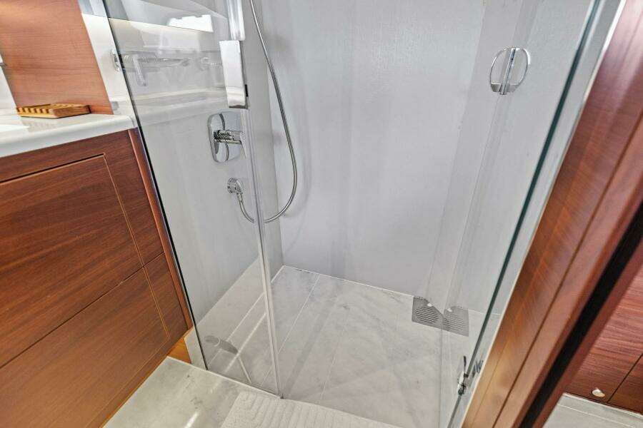 2018 Princess Y75 Motor Yacht