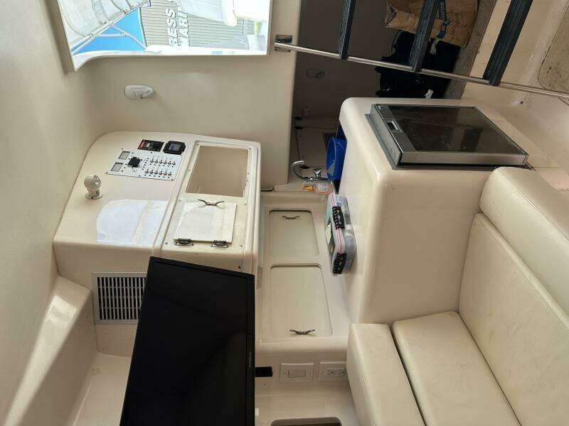 1994 Intrepid 376 Walkaround